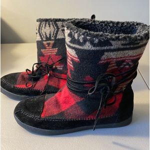 $9 LAST CALL DONATING ON 1/17 PRICE Ladies Madden Girl Fleece boots 7 NWOT